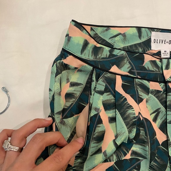 OLIVE AND OAK floral shorts - Picture 5 of 5